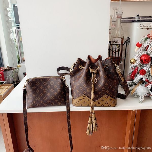 

2019 year famou women genuine leather handbag cowhide de igner handbag european fold tyle handbag