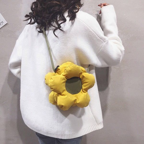 

sun flower small bag female 2020 spring and summer new fashion cute flower bag girl wild shoulder messenger