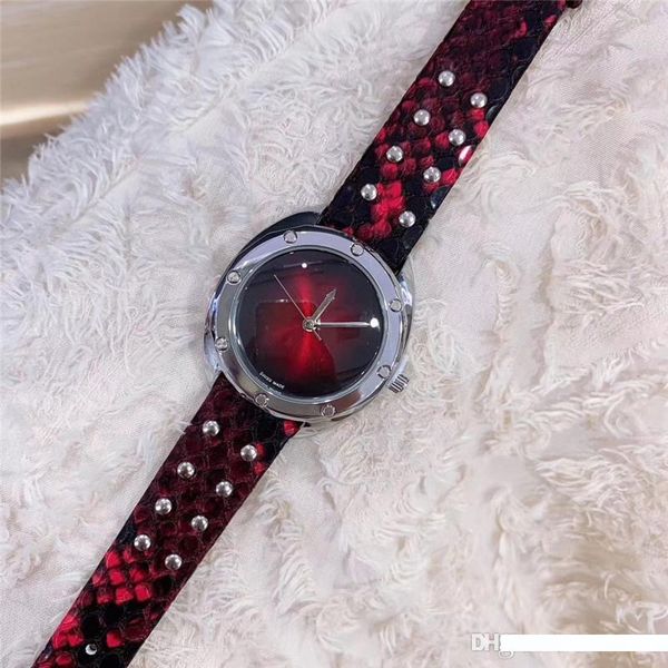 

women watches available in a variety of colors leather strap wristwatches mineral glass quartz watch orologio di lusso, Slivery;brown