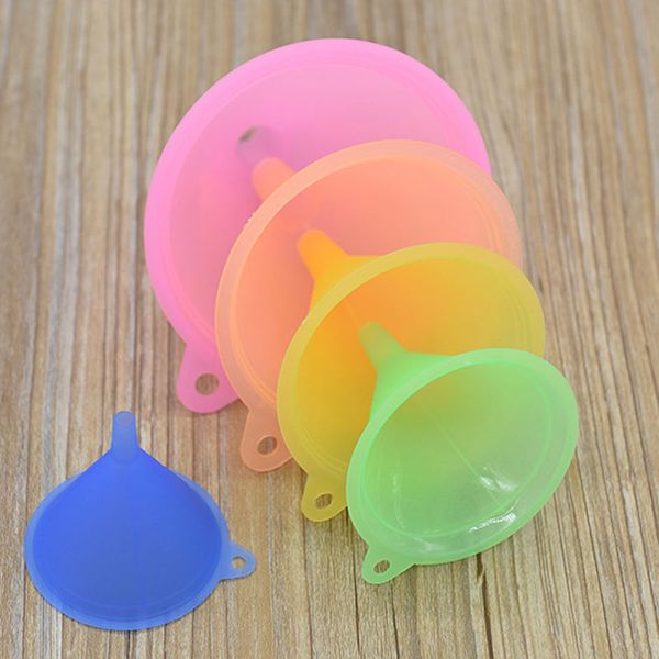 5 pezzi/set Mini bicchieri in plastica imbuti riempimento olio bottiglia vuota imballaggio fiaschette da cucina strumenti da pranzo