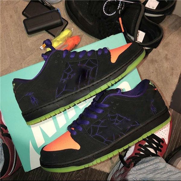 

6817 006 with box sb dunk low night of mischief bq- black total orange court purple volt halloween running men sports sneakers outdoor shoes