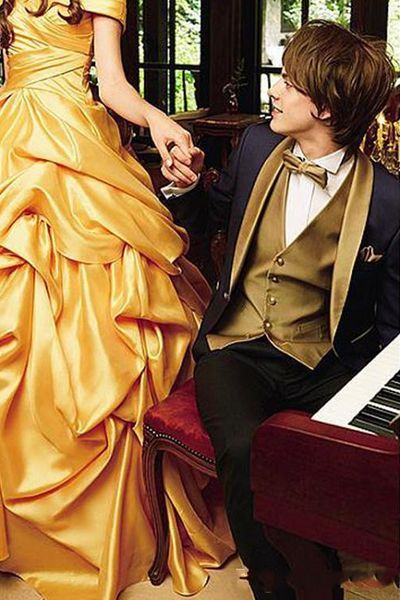 Smoking dello sposo nero nuovissimo Scialle dorato Abito da sposo dello sposo con risvolto Abito da uomo eccellente Giacca da 3 pezzi (giacca + pantaloni + gilet + cravatta) 1660