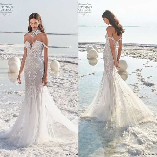 

2020 fashion wedding dresses off shoulder lace appliques beads mermaid bridal gowns custom made backless sweep train wedding dress, White