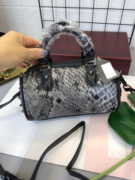 

дизайнеѬ-Ѭоко ђмки коелек mom заклепки ил плеа кѬободи ђмка 2019 новй