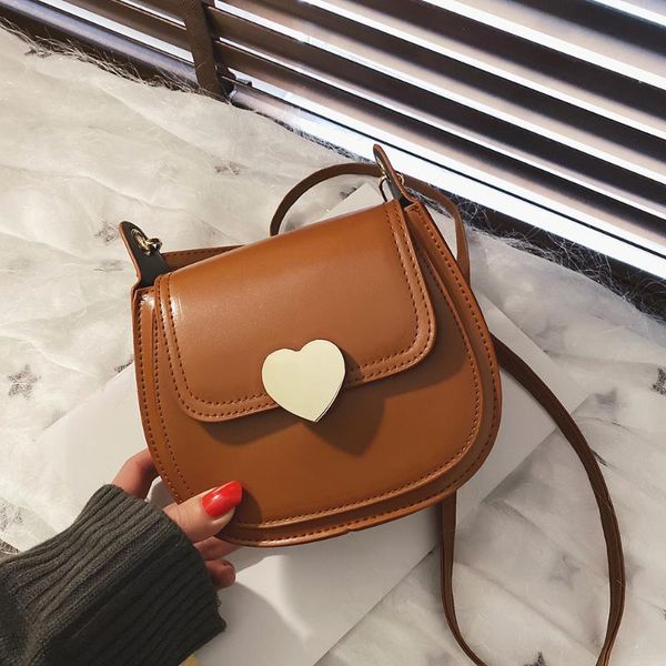

2020 женская мода сумка новая мода сердце замок saddle bag простой ретро hong kong стиль плеча