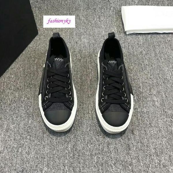 

new classics b23 "single m classic logo as the main vision, in the way of large-area printing on the upper couple size 35-42, Black