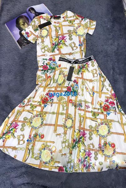 

high end women girl dress set футболка all-over flora letter print с коротким рукавом tee tops a-line midi плиссированная юбка модный дизайн, White