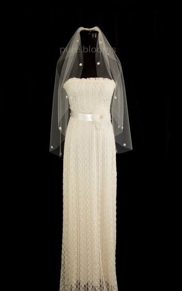 

fashional one-layer white ivory purple champagne red black pink pearl and crystal edge wedding veil hip length bridal veil