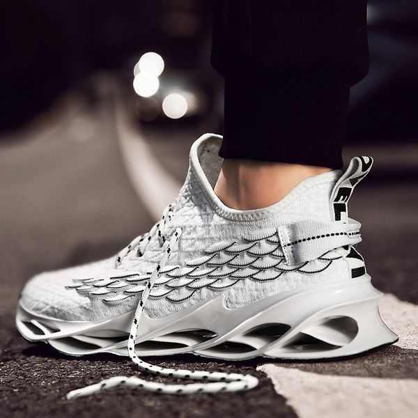 

the new summer 2020 men's breathable mesh mianbao's running shoes leisure wild net blade shoes sports shoes tide, Black