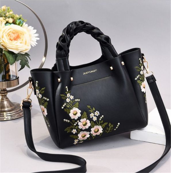 

designer luxury handbag women designer shoulder bag new autumn and winter knitting hand held fashion embroidery flower1