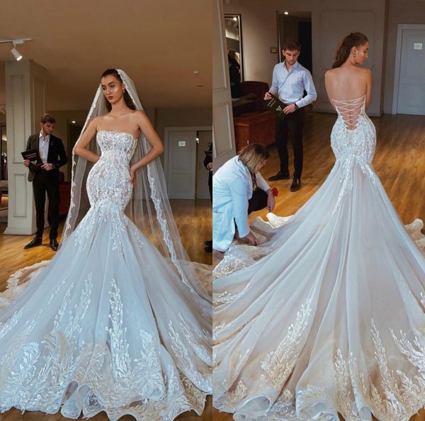 

2019 lace up back boho wedding dresses strapless lace appliqued court train mermaid wedding dress castle beach vestidos de novia, White