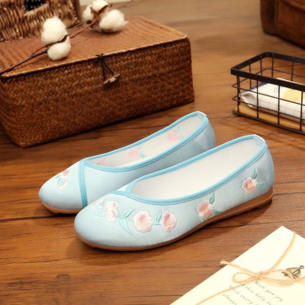 

embroidered women's causal shoes with cheongsam costume silver color chinese style flat hanfu old beijing embroidered cloth shoes show, Black