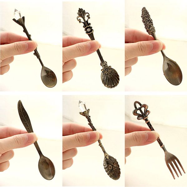 

6pcs / set vintage ложки вилки royal style metal резные мини кофе ложки кухонные аксессуары фрукты prikkers десерт вилка