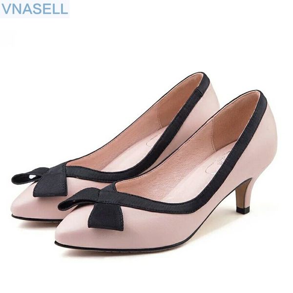 

2019 new style with large size single shoes pointed low heel stiletto v mouth color matching small size women's shoes, Black