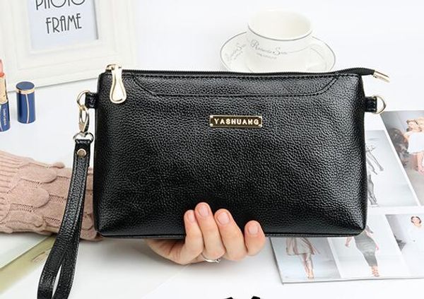 

2019 woman holds small bag small bag mobile phone zero purse