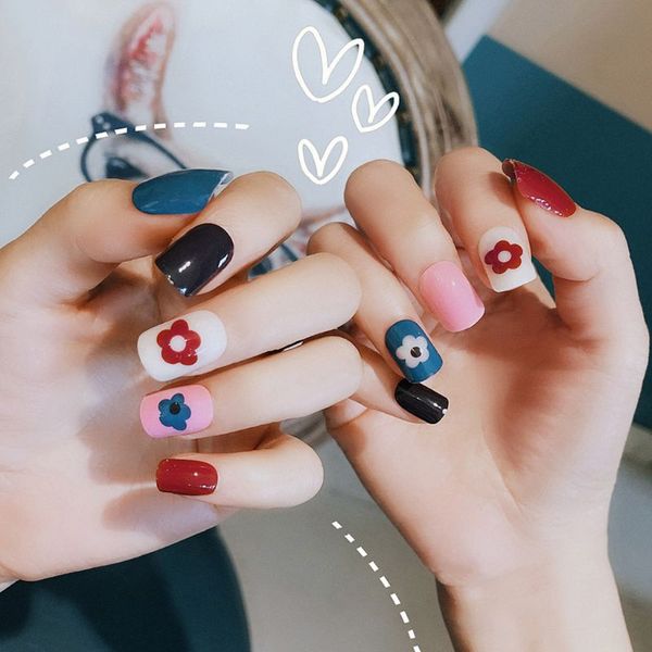 

small flower short 24pcs/set acrylic fake fingernails ins rendering false nails simple rainbow flower women full nail tips patch, Red;gold