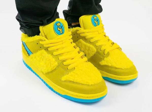 

grateful dead x sb dunk low yellow bear running shoes yellow blue fury upper suede skateboarding shoes sports sneakers