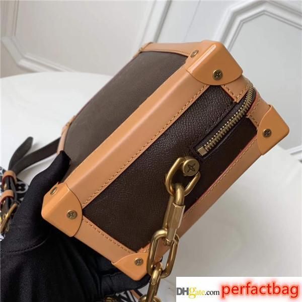 

2019 new this charming handbag is angular and elegant.classic colors with golden chains.one-shoulder bags that are all over the world
