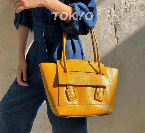 

est brand ladies high-end handbag designer wing bag smiley fashion dumpling bag work travel large capacity shoulder bag ing