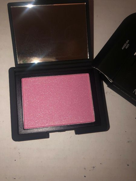 

4023# face makeup angelika blush fard a joues powdre net wt. 0.12 oz / 4.8g