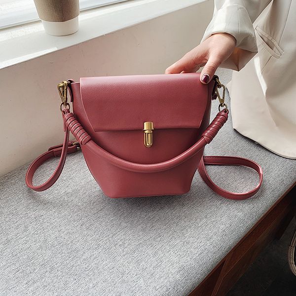 

мода пу ведро мешок 2020 дам новая корейская версия дикой ниши плечо перекинула простой ретро темперамент мешка рук