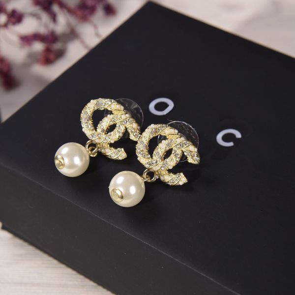 

2019 new fa hion de igner pendant earring bra earring with box and card with diamond and pearl dangle chandelier