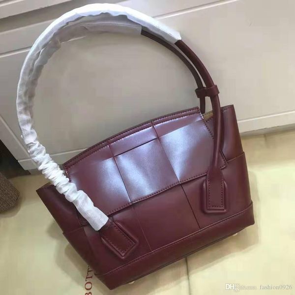 

bow and crossbow bag dermal lady arco 33 single shoulder large capacity hand-held retro-ancient axillary catfish bag smile face bag