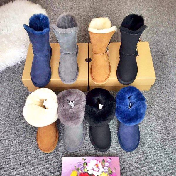 

2019 five-pointed star egg tassels ladies water anti-fouling snow boots winter new tube hair ball non-slip sheepskin boots eur35-40, Black