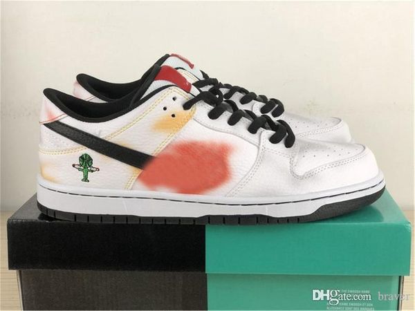 

2020 authentic sb dunk low raygun tie-dye black white orange flash running shoes man women bq6832-001 bq6832-101 alien sneakers with box
