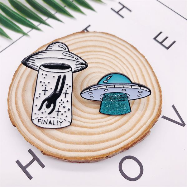 

creative ufo spaceship alien space enamel brooch finally alloy badge denim shirt bag pin cartoon accessories jewelry gifts, Gray