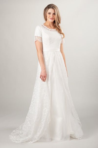 Discount 2019 A Line Lace Modest Wedding Dress With Short Sleeves