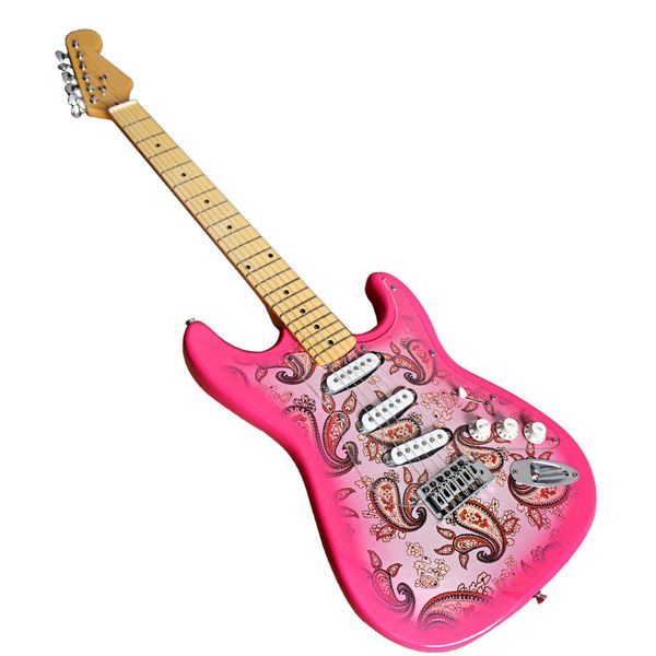 Фабрика на заказ розовая электрическая гитара с особым декоративным рисунком картины, 3 одиночных пикапа, оборудование Chrome, может быть настроена.