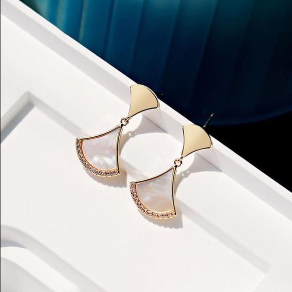 

s925 silver needle new fashion fritillary scallop skirt tassel earrings light luxury fashion geometric earrings, Golden;silver
