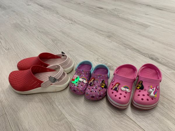 

mixed model 20pcs princess snow white pvc shoe charms,shoe buckles accessories fit bands bracelets croc jibz,kids party gifts, White;pink