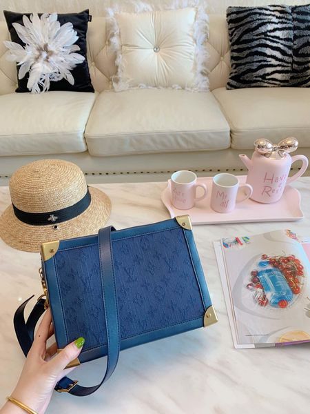 

2019 year women handbag me enger bag high capacity hell houlder bag female luxury de igner handbag