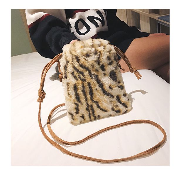 

2019 new women's chain brown bag shoulder bag crossbody handbag ladies leopard print