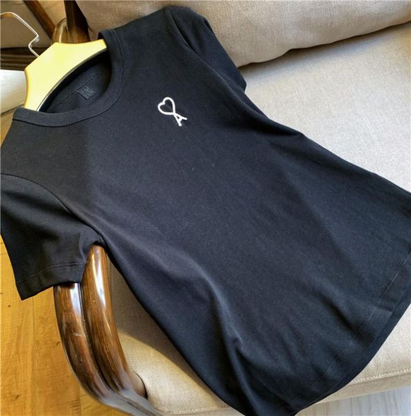 

женка ђболка дом вена и лео вивка лбов маленкий логоип пѬоой коѬо White