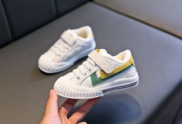 low cut tennis shoes