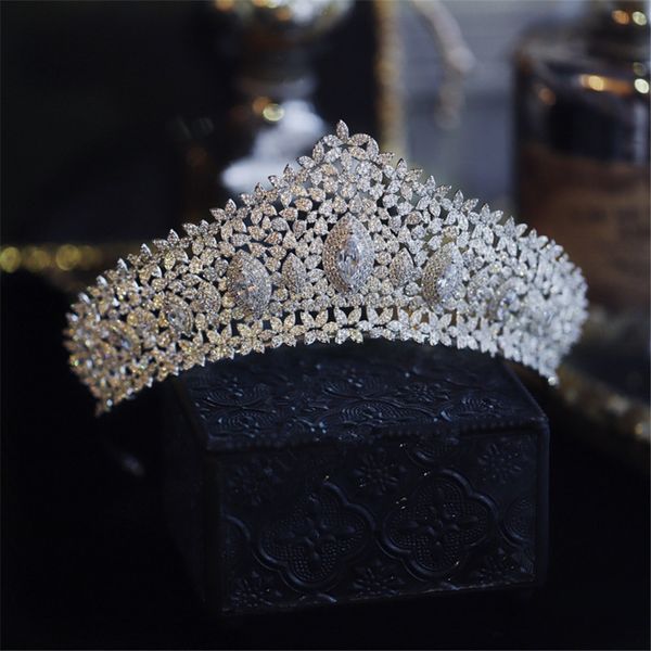 Acheter Nouvelle Arrivee 3a Zircon Couronnes Diademes Pour Les