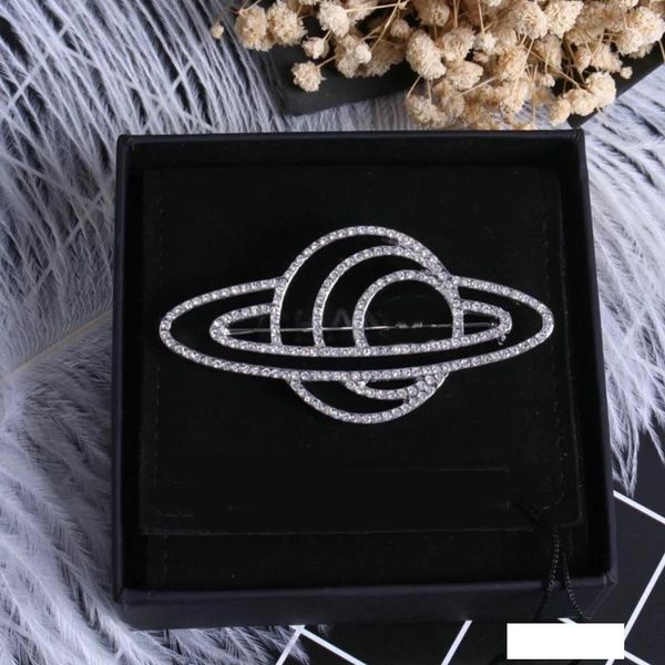 

1: 1 coco брошь роскошная брошь logo костюм pin отворотом известный бренд ювелирных аксессуаров подарок для любви высокого качества, Gray