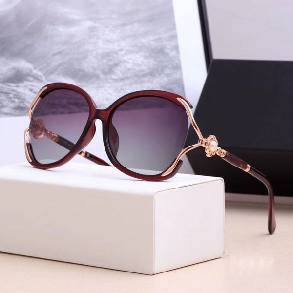 

модные солнечные очки высокого качества женщины роскошный дизайнер солнцезащитные очки пляжные очки uv400 поляризованные линзы прямая постав, White;black