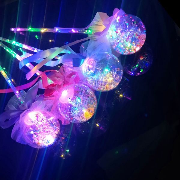 Lightty ilumina￧￣o Light-up Princesa Wand Fairy LED cetro para a festa de Natal Ball Magic Heart Stick Plashing Toy