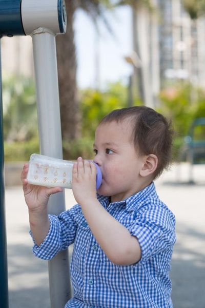 

boron crystal glass bending milk bottle(a034);anti-colic nipple & straw cover can prevent the hiccups and choking milk bottle