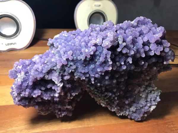 

natural grapes agate chalcedony balls crystal cluster flower.