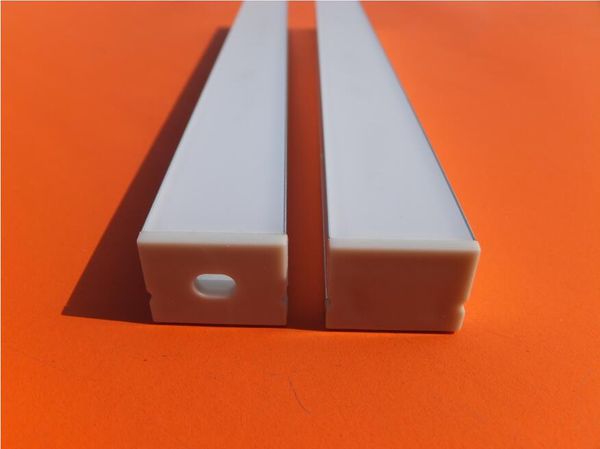 Profilo in alluminio estruso leggero tipo U con coperchio adatto per strisce led 5050