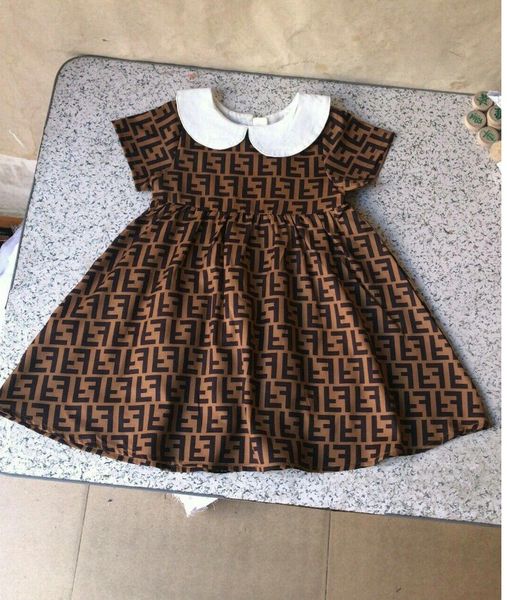 

Girl full letter brown hort leeve dre e