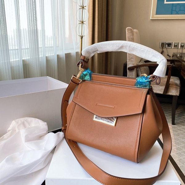 

givenchy гоѬа мода дизайнеѬ crossbody женка ђмка ђмки коелки женин кожа леди