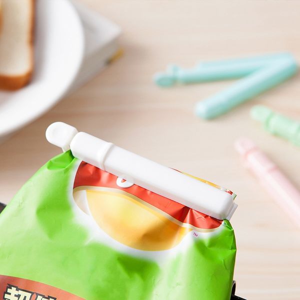 

4pcs food snack storage seal sealing bag clips sealer clamp solid color food kitchen tool home food close clip seal