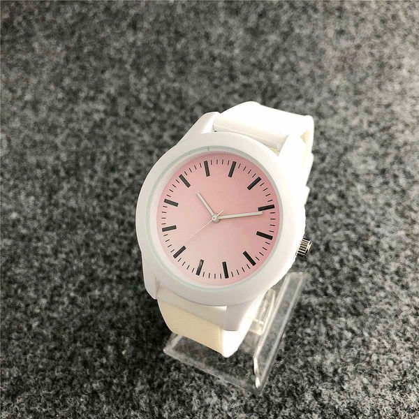 

2019 new luxury ladies quartz watches wholesale students simple popular wild personality watches, Slivery;brown
