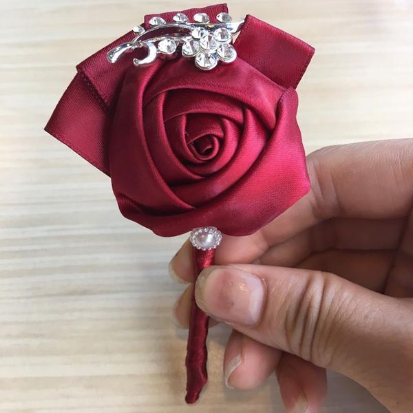 Bridal Wedding Groom Boutonniere Wine Красная атласная роза Цветы Corsage de Main Prom Crystal Брошь цветы De Novia XH1300-2